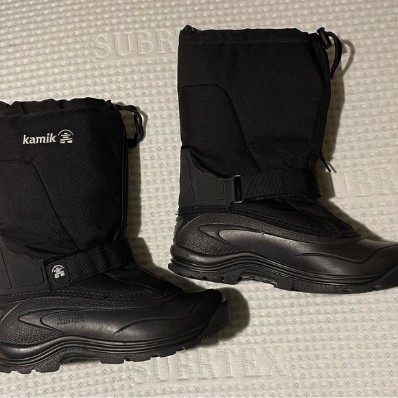 Kamik snow boots size 9 but they fit small, like an 8/8.5. Like new condition. - Picture 2 of 5